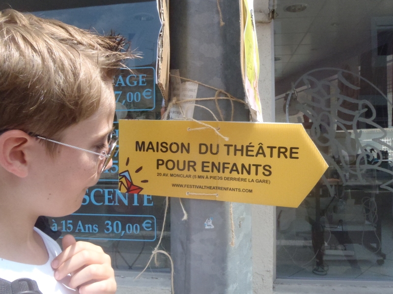 Village Camps International Summer Camp Ard&egrave;che, France 2019-07-26 https://www.villagecamps.com/journals_admin/images/70-10-Jarek is directed to the show.jpg